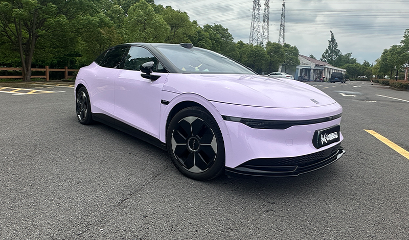 Gris brumeux violet